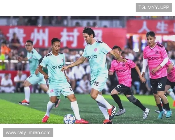 足球明星下大巴引发热议 粉丝激动围堵场面火爆不容错过